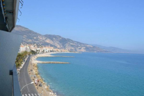 Studio fronte mare Mentone Costa Azzurra 5 piano Florentina sea view face mer